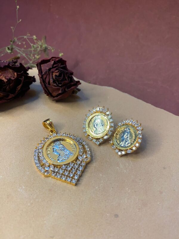 Ginni  Teardrop Coin Pendant Set