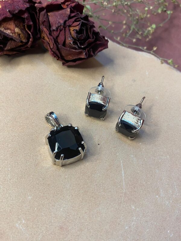 Black Aurora Pendant Set