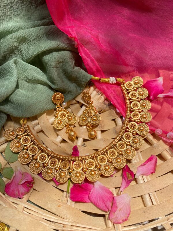 Vedhika Coin Necklace Set